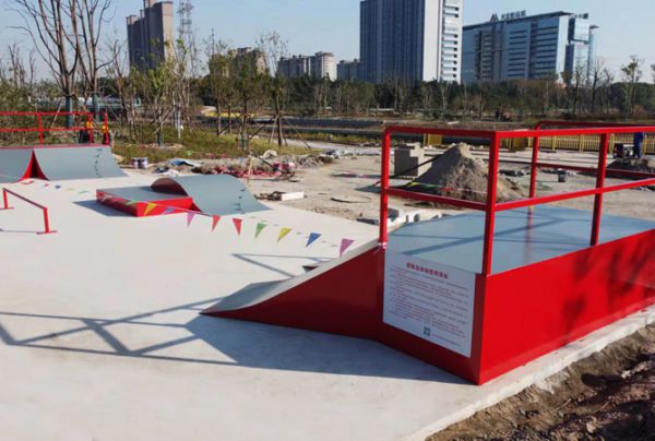 江苏省无锡市江阴东横河公园极限运动场