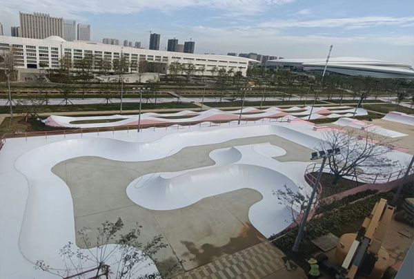 湖北省武汉市樱花溪公园极限运动场（组合碗池区）