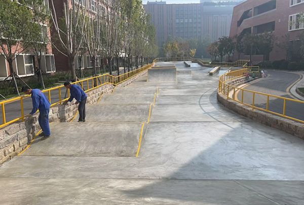 河北省邢台市童泰学校极限运动场（街式区）